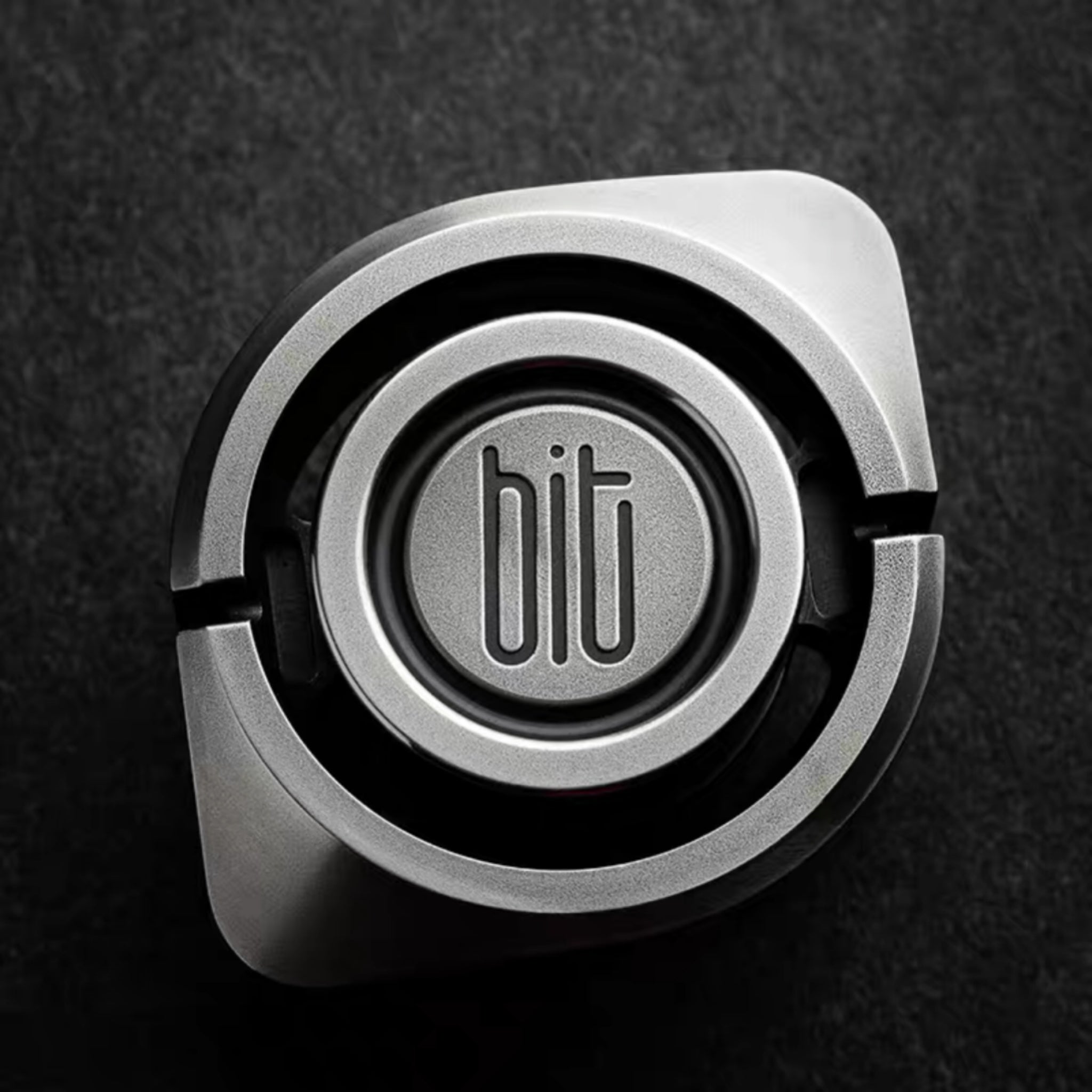 BIT04
